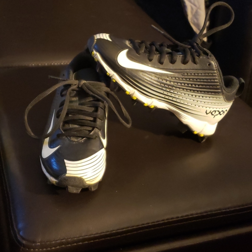 Boys baseball cleats size 1